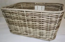 Pegasus Tourina Vorderrad-Korb Geflochten-breit Grau -Fahrradteile Geschäft Pegasus Korb Tourina 2017 grau 050 21408 schraeg