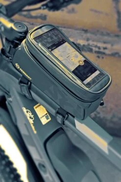 SKS Oberrohrtasche Explorer Smart Mit Abnehmbarem Smartphonefach 10 SKS Oberrohrtasche Explorer Smart Mit Abnehmbarem Smartphonefach -Fahrradteile Geschäft SKS Oberrohrtasche Explorer Smart schwarz 11526 4002556897994 c